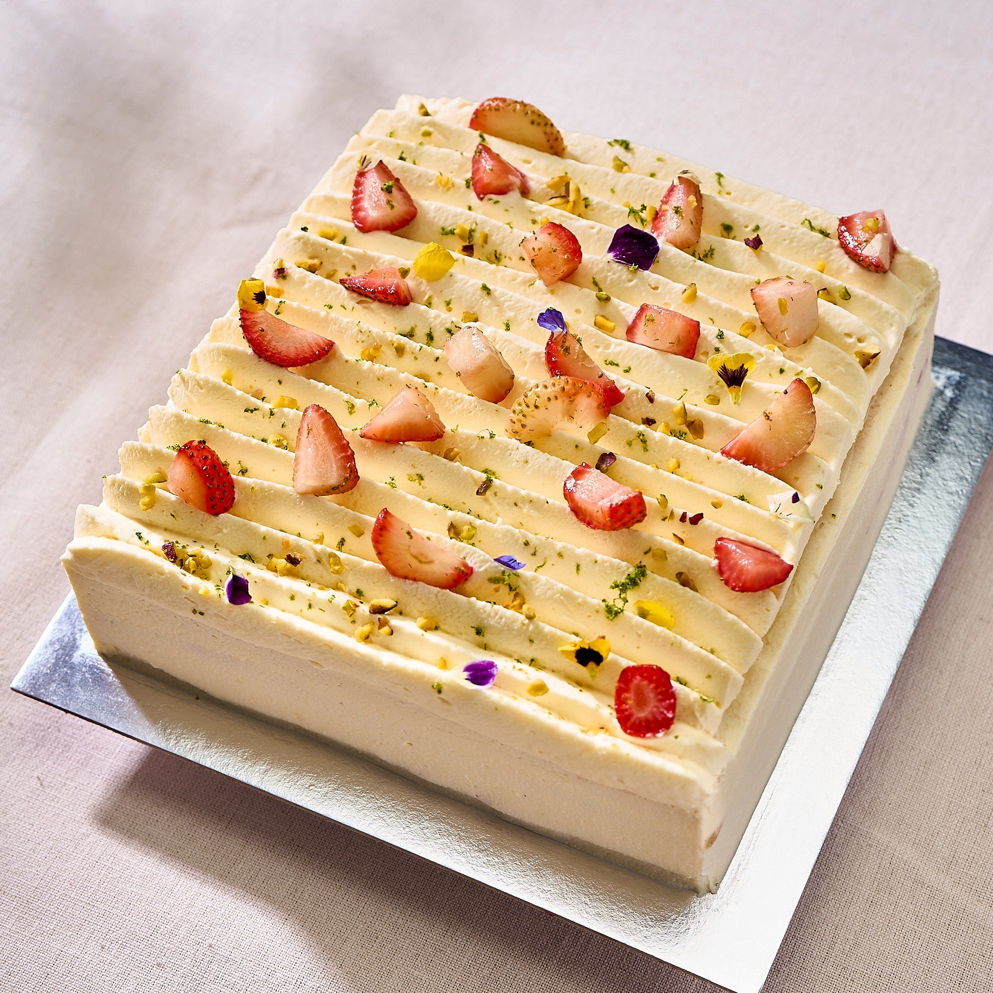 ⁠⁠Berry Jammy Cake (GF)