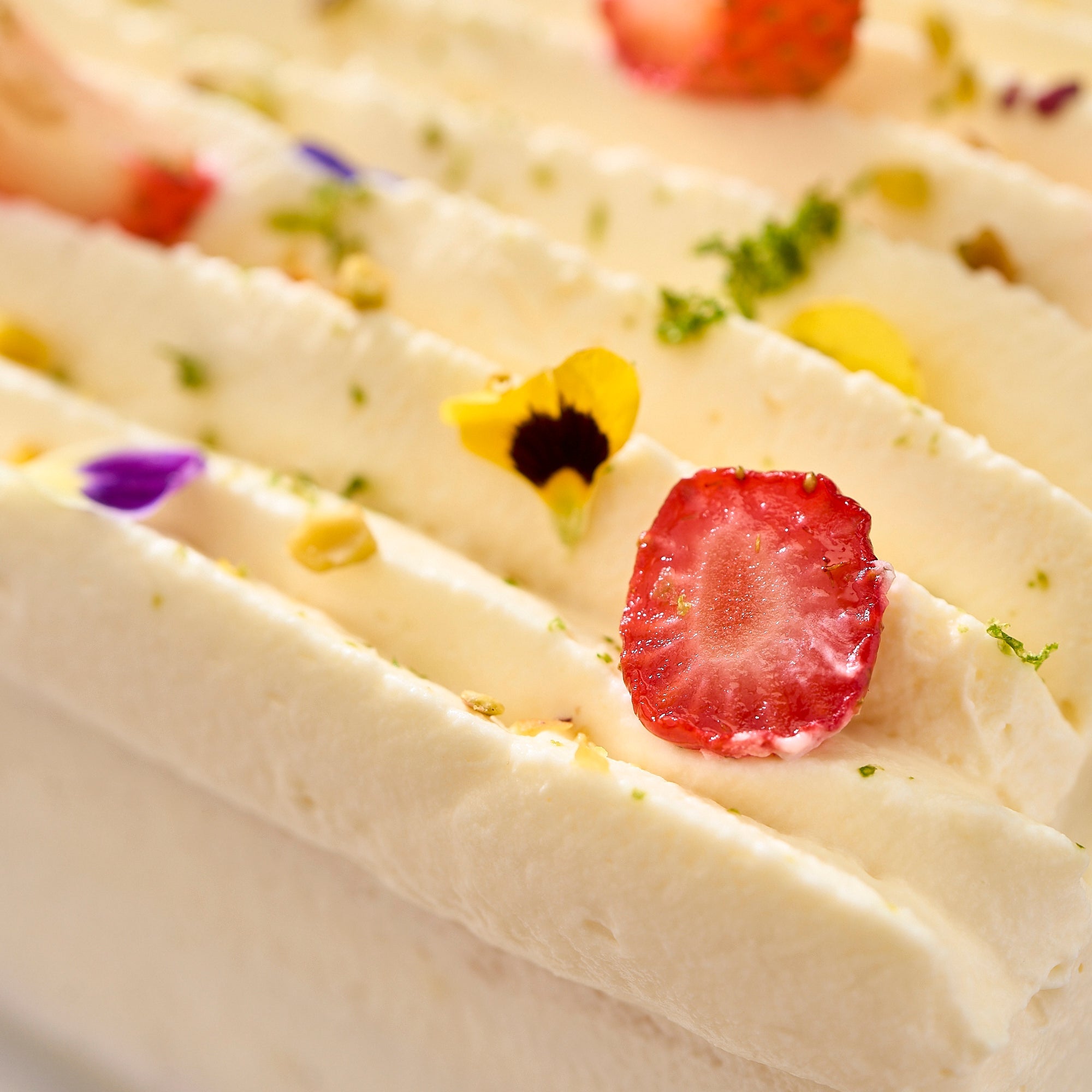 ⁠⁠Berry Jammy Cake (GF)