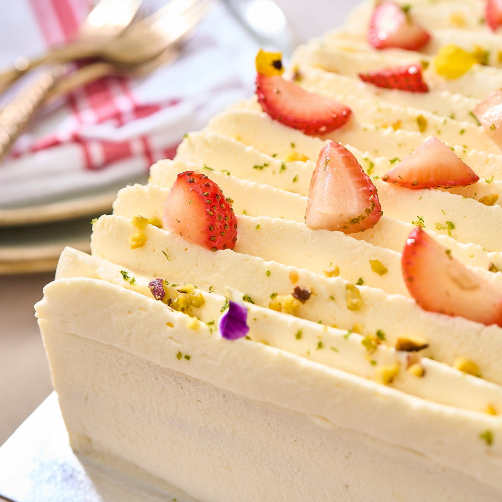 ⁠⁠Berry Jammy Cake (GF)
